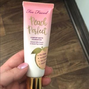Too faced peach perfect matte foundation 🍑